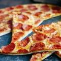 Hogyan készítsünk pizzát mikrohullámú sütőben egy lépésről lépésre recept szerint fényképpel Hogyan készítsünk pizzát a mikrohullámú sütőben otthon