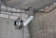 Ventilasi ruang bawah tanah dan ruang bawah tanah di garasi